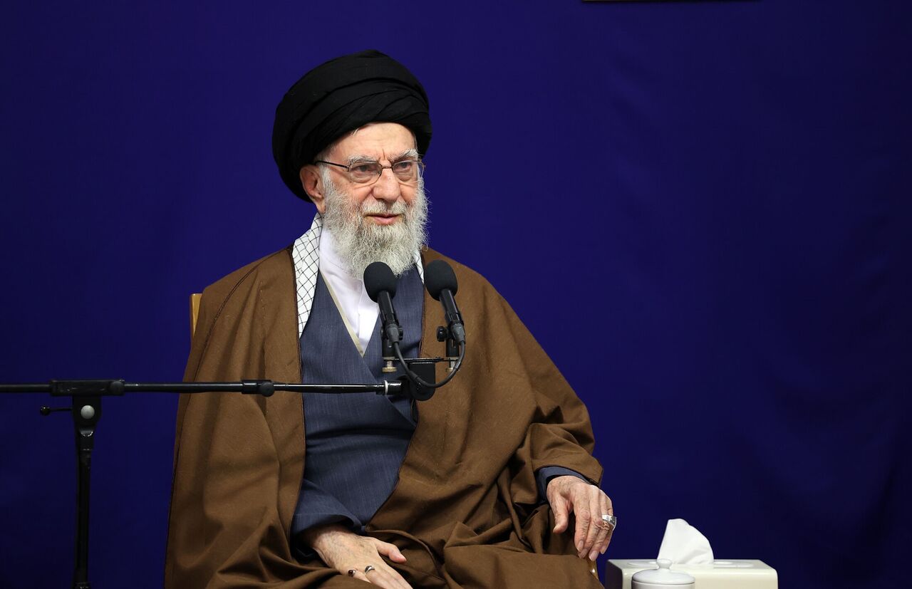 رهبر معظم انقلاب: نوآوری علمی و اندیشه سیاسی دو ویژگی برجسته علامه نائینی بود