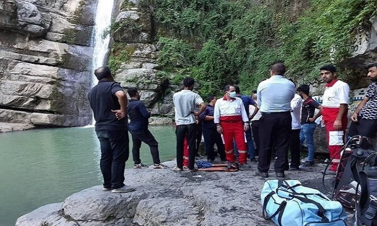 امدادگران جان ۴ جوان گردشگر را نجات دادند